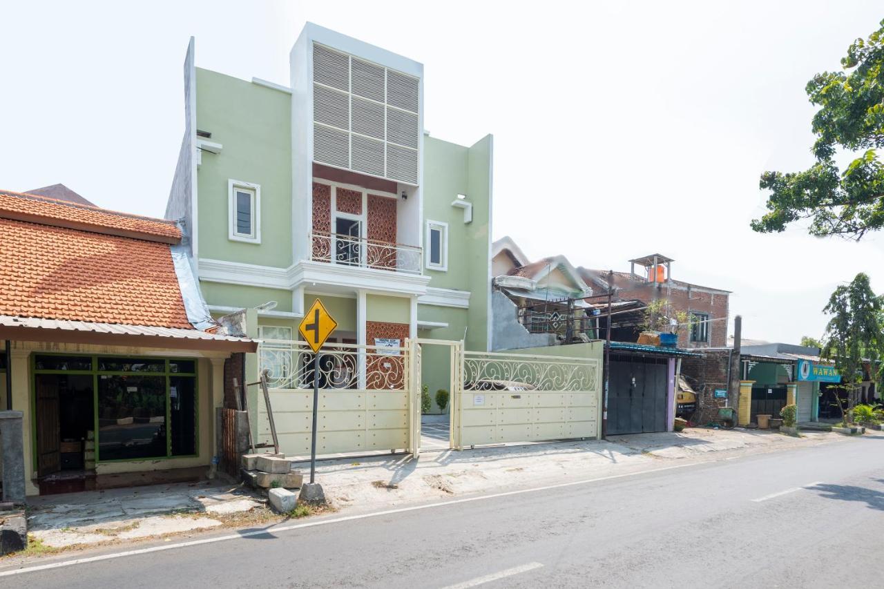 Oyo 3706 Griya Tentrem Syariah Lamongan Buitenkant foto